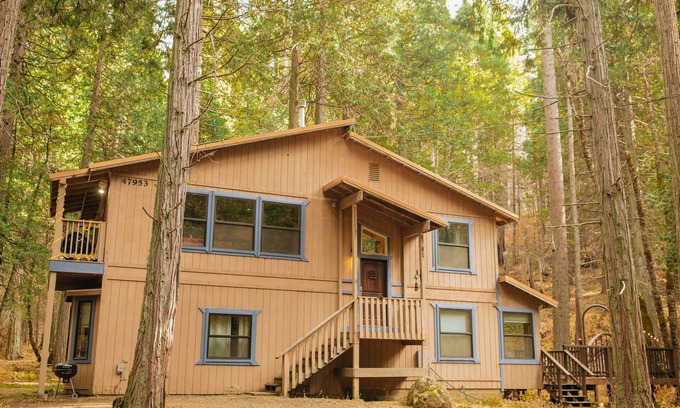 Sugar Pine Casa | Moderna y espaciosa cabaña de Oakhurst, a solo 15 minutos de Yosemite. !