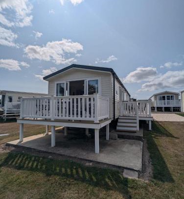 Holworth Casa | Modern Spacious Willerby Malton Caravan at Durdle Door Holiday Park, Close to Iconic Durdle Door & Lulworth Cove