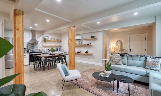Mississippi District Apartamento | La Casa Blanca en Mississisppi - 95 WalkScore