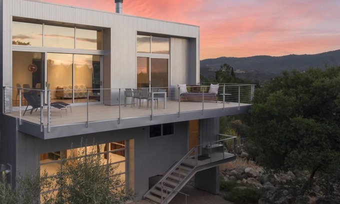 Ojai Casa | Oasis espiritual moderno en los campos de naranjos del East End