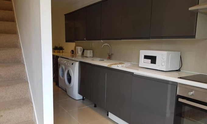 Selsdon and Ballards Condominio | Modern split level flat in Croydon (south) London