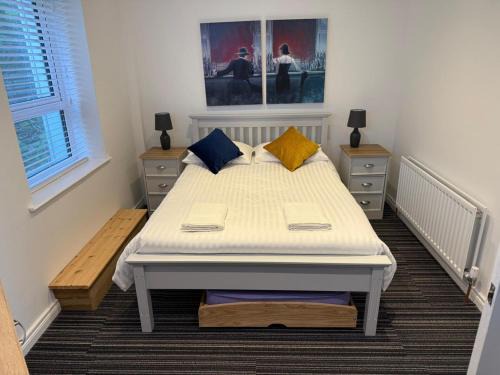 Portrush Apartamento | Modern Split-Level 2-Bed Apartment with Balcony