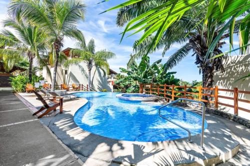 Coco Sunset Hills Apartamento | Modern Split-Level 2-Bedroom Condo with Pools, Terrace & Easy Beach Access