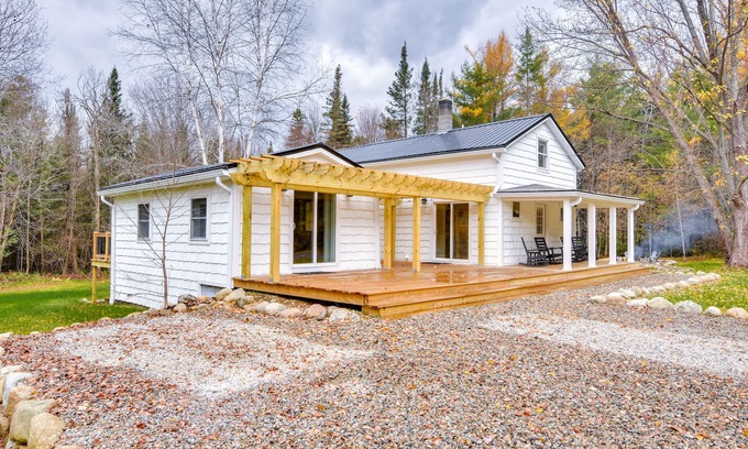 Stark Casa | Modern Stark Home w/ Game Room, Grill & Fire Pit