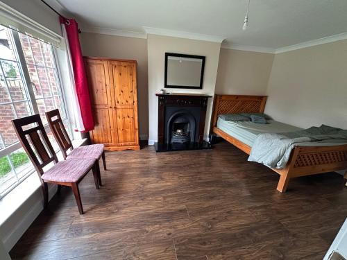 Navan Casa | Modern Stay at Blackcastle Home