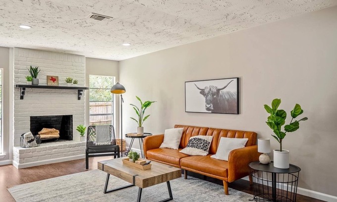 Panther Creek Casa | Modern Stay Centrally Located in The Woodlands