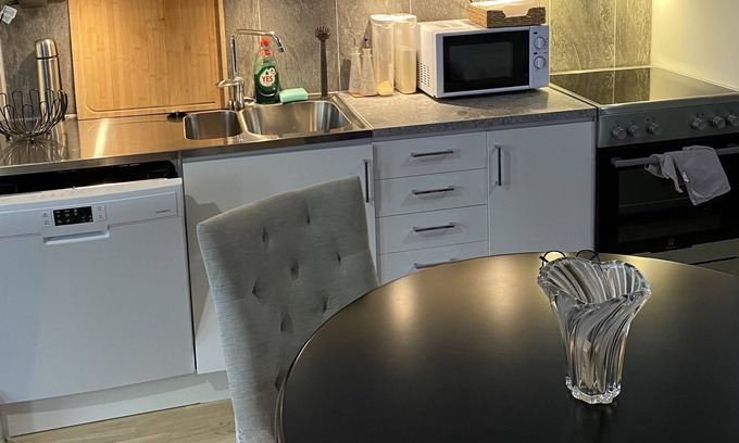 Sigtuna Apartamento | Modern Studio Apartment - 5 minutes from grocery store and pizzeria