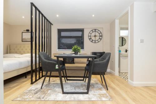 Stoke-on-Trent Apartamento | Modern Studio Apart Large Garden