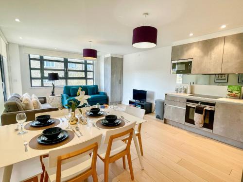 St. Johns Wood Apartamento | Modern Studio Apartments & 3Bedroom flat with Pvt Balcony steps from Regent's Park