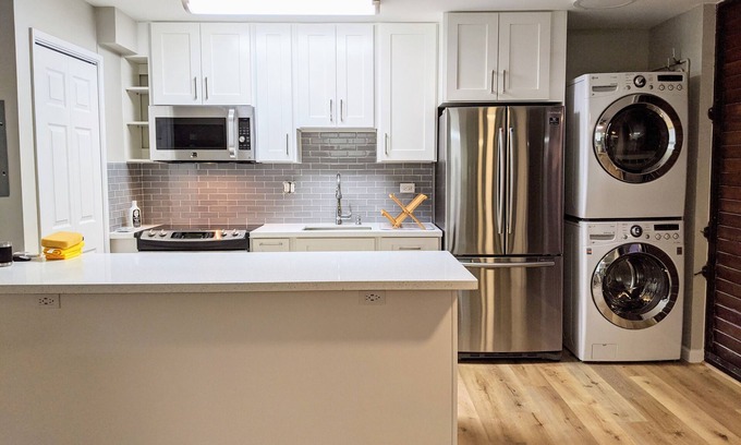 Makiki Apartamento | Modern Studio - Comforts at Camelot
