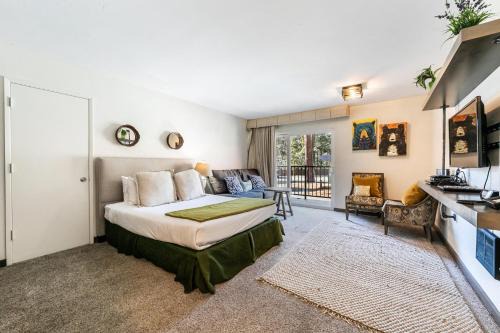 Truckee Casa | Modern Studio Deluxe #231 at Donner Lake Village