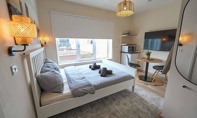 Stratum Apartamento | Modern Studio in Vibrant Eindhoven