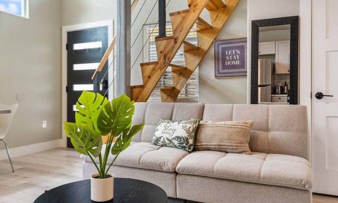 St. Johns Casa | Modern Studio + Loft & Full Bath | Cozy Stay