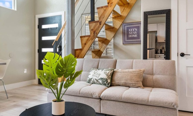 St. Johns Casa | Modern Studio + Loft & Full Bath | Cozy Stay