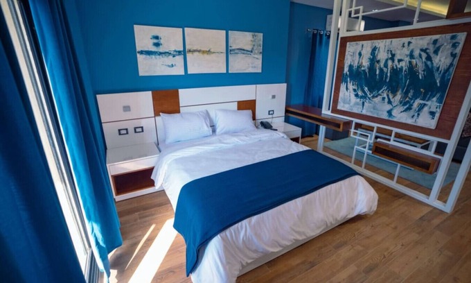New Cairo Apartamento | Modern Studio Near Cairo Airport & Festival City with Garden View