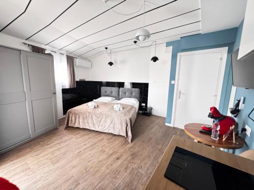 Limassol Apartamento | Modern Studio Nr12 private Kitchenette, Bathroom, Balcony