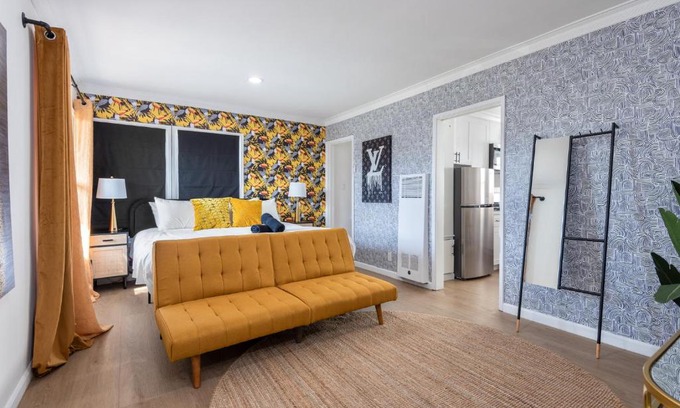 Hollywood Hills West Apartamento | Modern Studio Oasis near Sunset Blvd