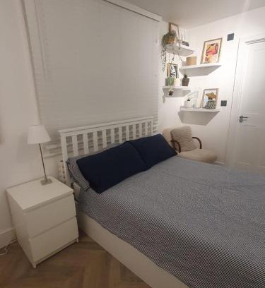 St. Leonard's Apartamento | Modern Studio - Streatham Station - 3min walk