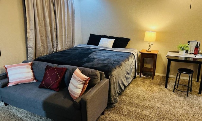 Roseville Apartamento | Modern Studio With Full Kitchen & Bathroom