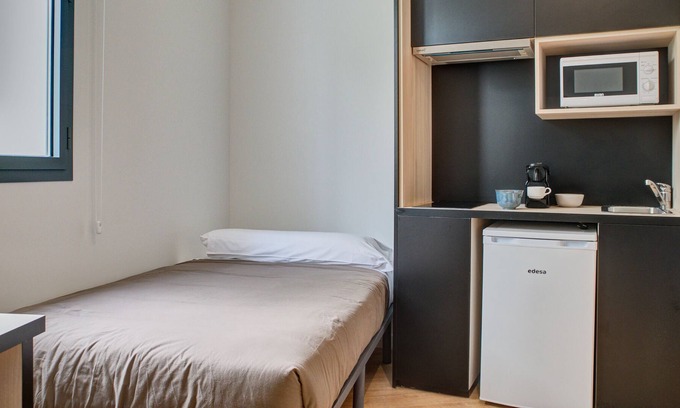 Milagrosa Apartamento | Modern Studio with High-Speed Wi-Fi in Pamplona