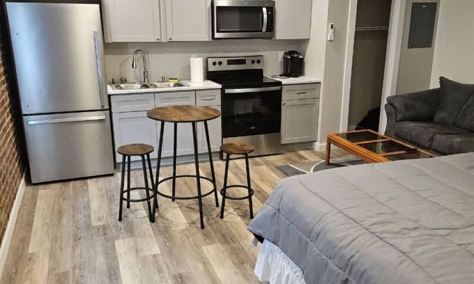 Maryville Apartamento | Modern Studio with Private Deck--Unit 204