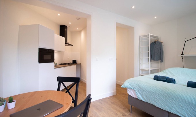 Municipality of Den Haag Apartamento | Modern studio with terrace