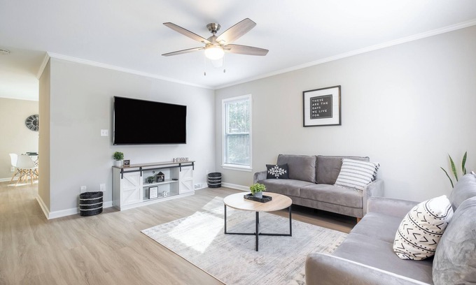 Cotswold Casa | Modern Stunning Southpark/ Cotswold Townhome