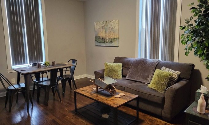Corryville Apartamento | Modern Style and Comfort near UC