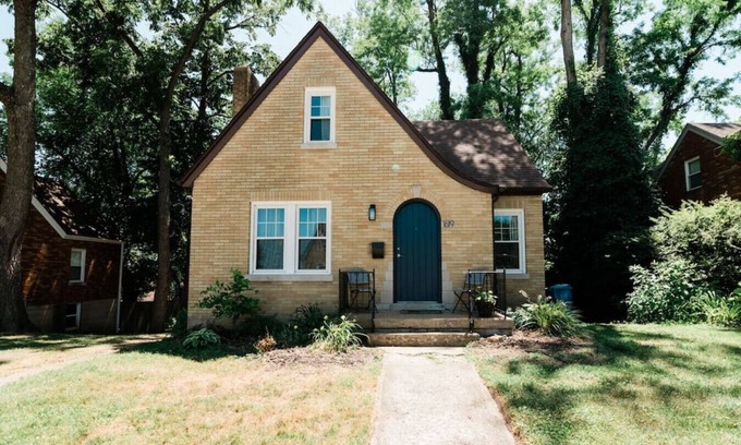 Jefferson City Casa | Modern Style & Charm on Hayselton