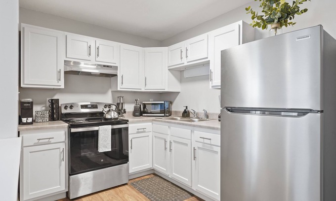 Springfield Apartamento | Capital City Retreat: Idyllic 2BD, 1BA Gem in Springfield Medical District!