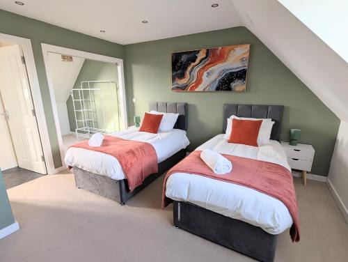 Peterborough Apartamento | Modern & stylish 4 bed home with garden