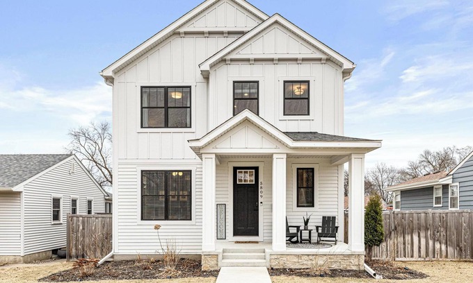 Kenny Casa | Modern & Stylish 4BR/4BA Getaway in SW Minneapolis!