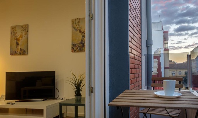 Jesus Apartamento | Modern, Stylish Apartment with balcony