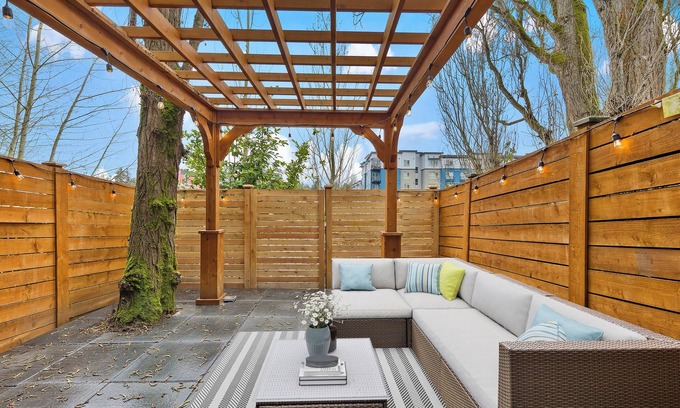 Cedar Heights Casa | Modern & Stylish Getaway - 3BR, Pet-Friendly