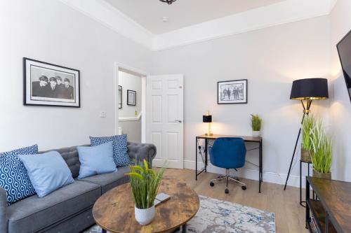 Liverpool Casa | Modern & Stylish Home at the corner of famous Penny Lane in Liverpool