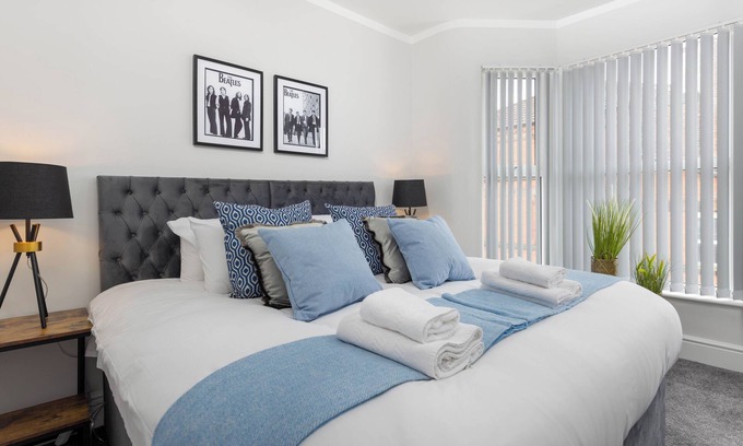 Liverpool Casa | Modern & Stylish Home at the corner of Penny Lane