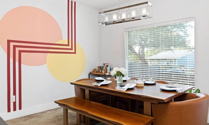 Rosewood Casa | Modern Stylish Home - Near E. 6th St & Downtown