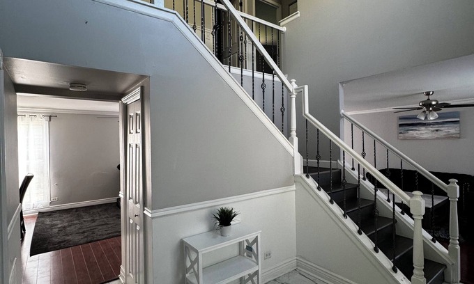 Plato Center Casa | Modern Suburban Oasis- 14 guest House. Family Friendly!