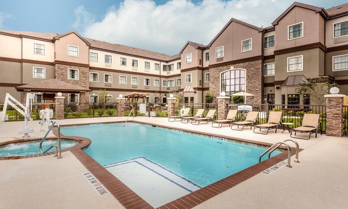 Spring Branch West Condominio | Suite Moderna | Centro de negocios las 24 horas + gimnasio + piscina al aire libre