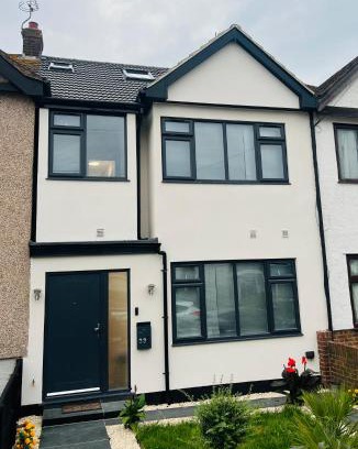 Feltham West Casa | Modern suite