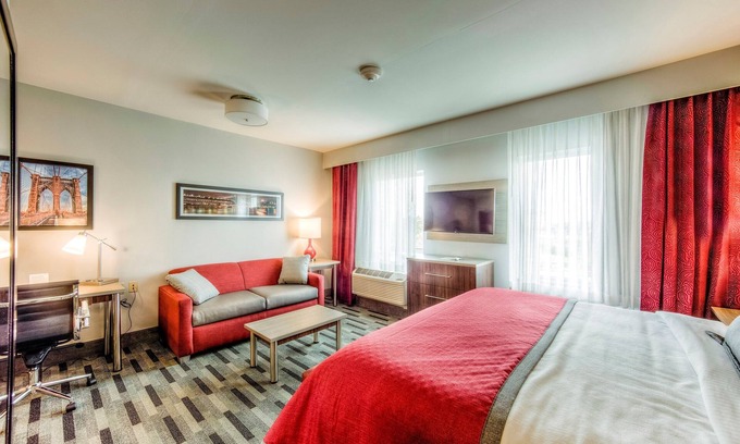 Columbus Apartamento | Suite moderna a solo 1 milla de la Universidad Estatal de Ohio | Centro de negocios + piscina cubierta climatizada