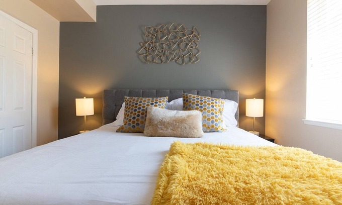 Valencia Apartamento | This apartment is a 2 bedroom(s), 2 bathrooms, located in Santa Clarita, CA.