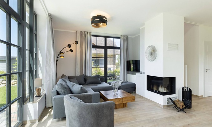 Hohenkirchen Casa | Modern thatched roof house "Haus Strandperle" with fireplace and sauna near the beach