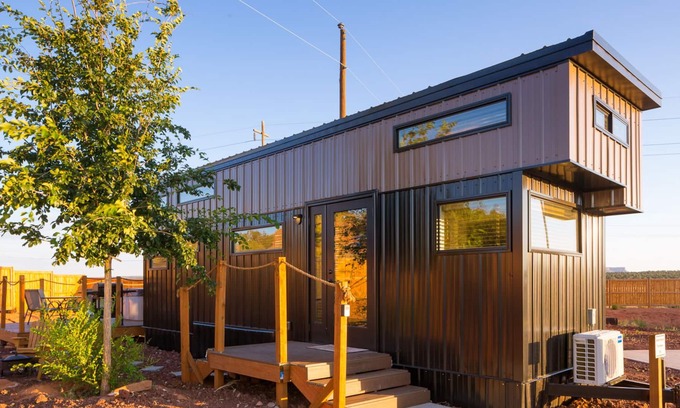 Apple Valley Cabina | modern tiny home with a hot tub and bbq