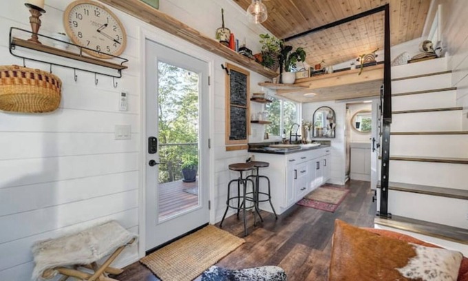 Cedar Ridge Casa | Modern Tiny House, feels like a Country Retreat