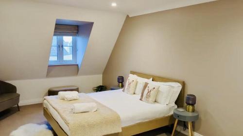 Witney Casa | Modern Town House in Cotswolds - 3 double bedrooms