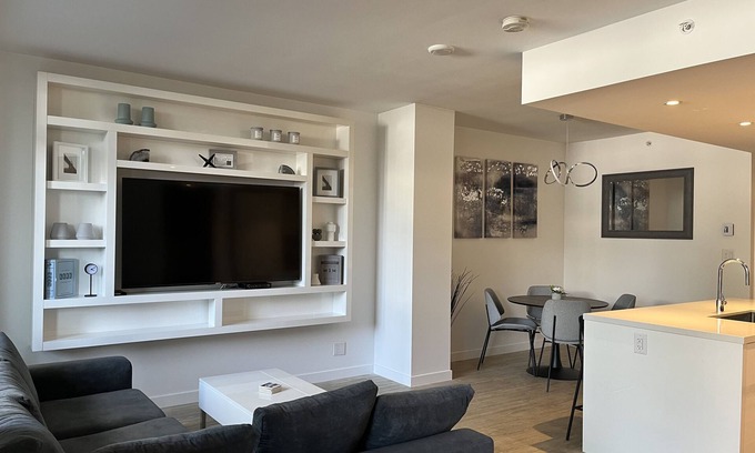 Southeast False Creek Casa | Modern Townhome by the Seawall