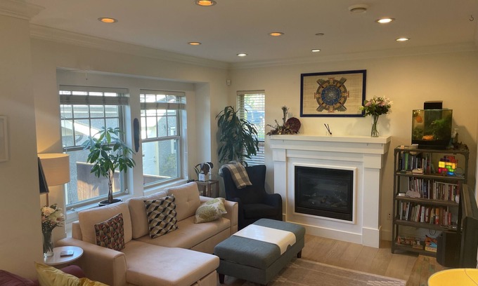 Grandview-Woodland Casa | Modern townhome sleeps 6 with backyard, 10 min from downtown in desirable area