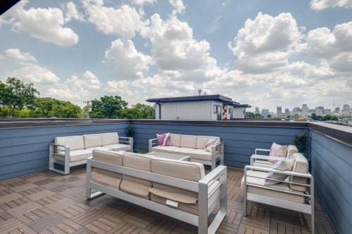 Cleveland Park Casa | Modern Townhome, w/Downtown Views, Rooftop Deck only 6min to Broadway
