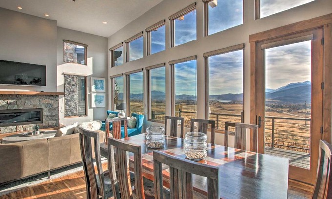 Eden Casa | Modern Townhome with Mtn Views Less Than 7 Mi to Ski Resorts
